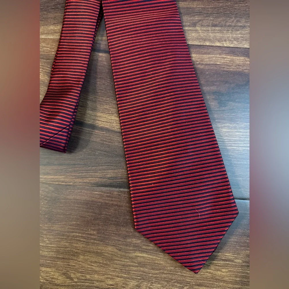 Brooks Brothers Makers Burgundy and Black Pinstripe All Silk Hand Made Tie